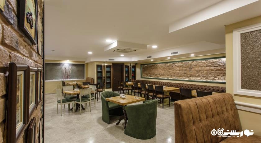 نمای رستوران هتل آنت رویال	